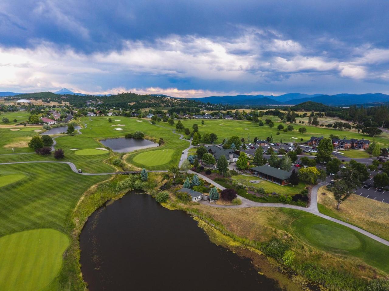 Resort At Eagle Point Golf Club Lodging Ngoại thất bức ảnh